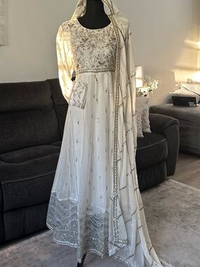 Elegant White Embellished Women's Dress with Dupatta